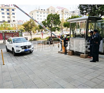 如何利用車牌智能識別系統(tǒng)提高停車場管理效率？